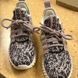 Women’s Sneakers - Black and Cream. Run slightly big. Worn once